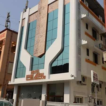 Hotel Pearl Nova Bombaim Exterior foto