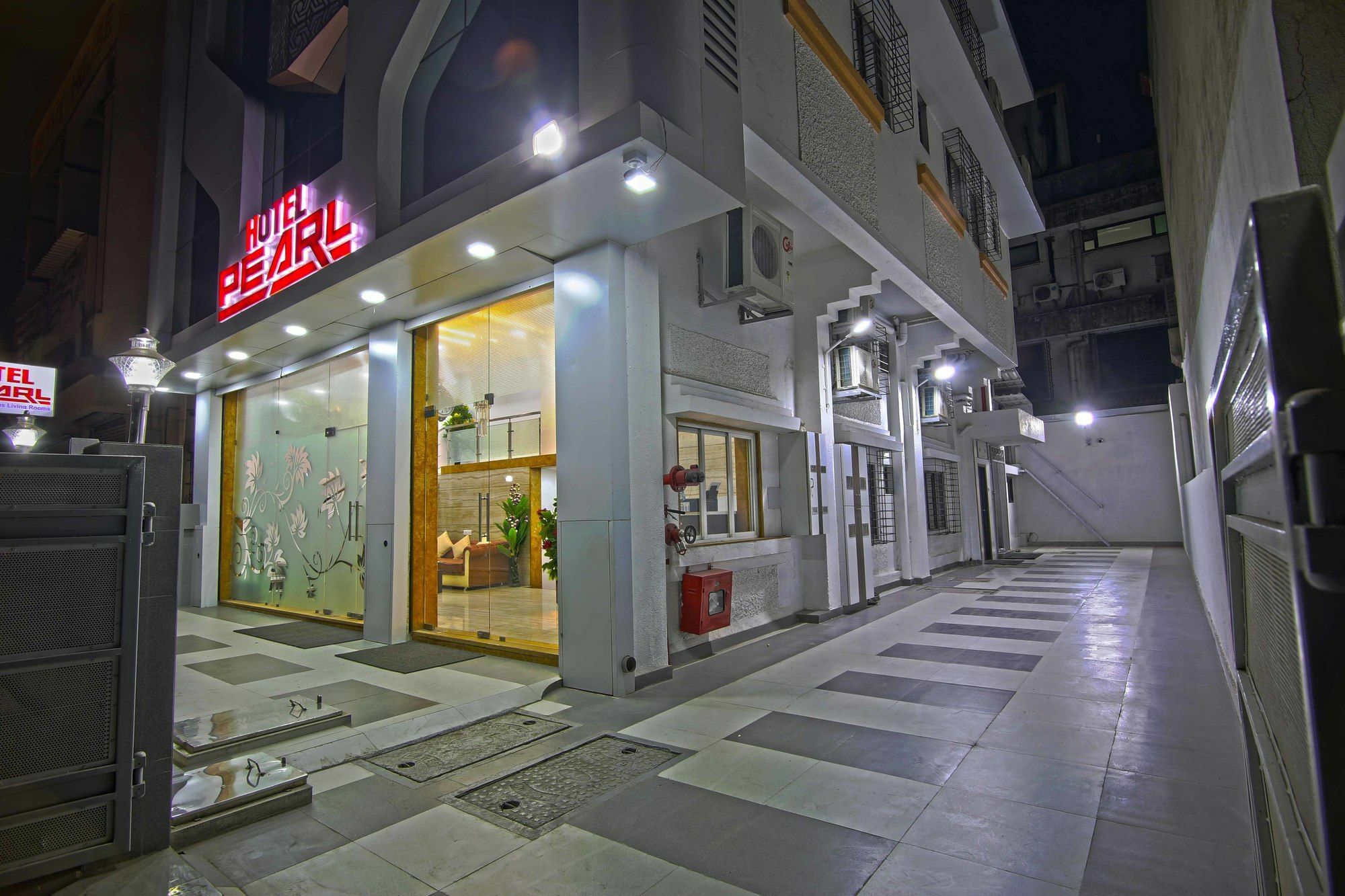 Hotel Pearl Nova Bombaim Exterior foto